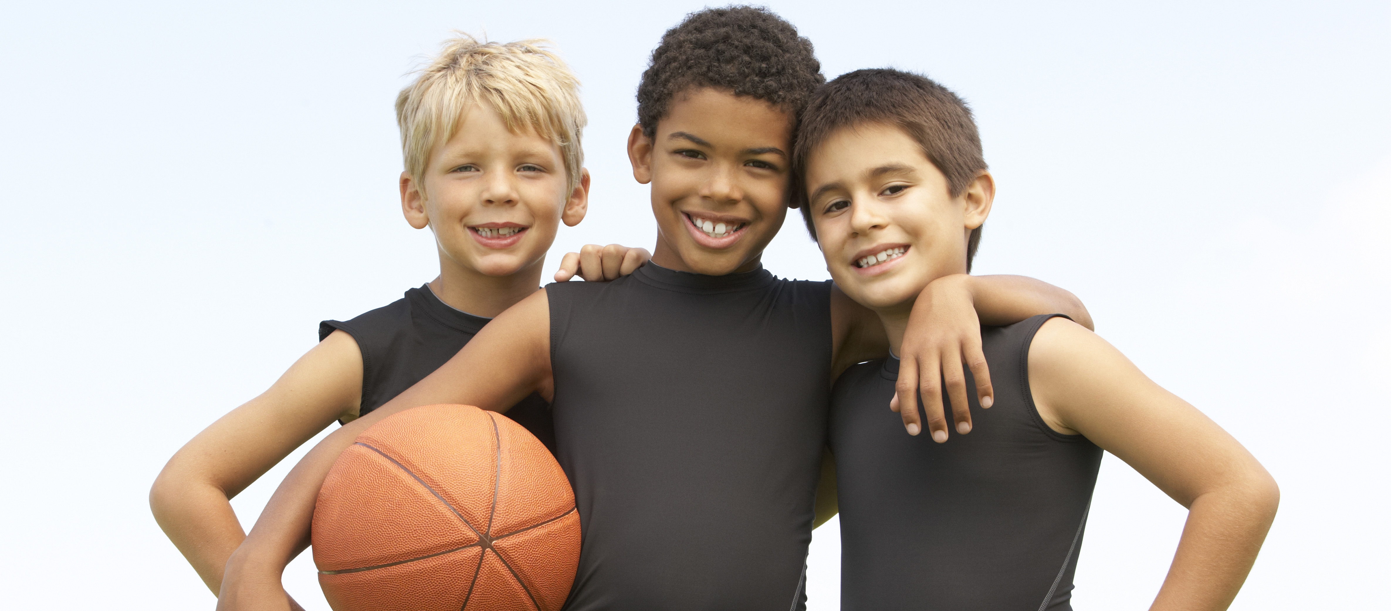 Basketball boy. Дети играют в баскетбол. Дети баскетболисты. Мальчик играет в баскетбол. Подростковый баскетбол.